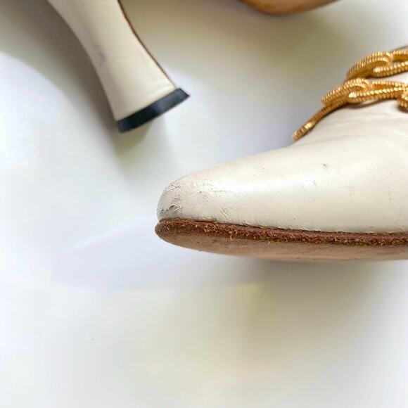 Bally Ivory Leather Chain Pumps — Vintage Milan, Quiet Luxury, Fall Runway | 90s - Picture 15 of 16